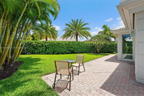 House in Jupiter, Florida 2 bedrooms, 175.21 sq.m. № 2155038 - photo 4