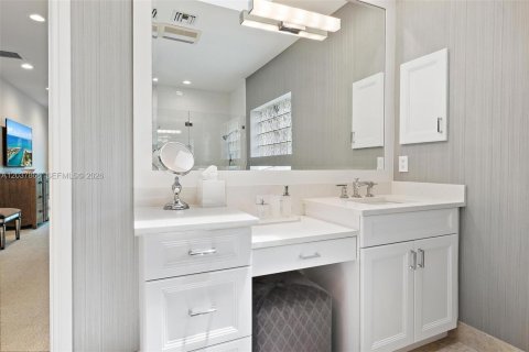 House in Jupiter, Florida 2 bedrooms, 175.21 sq.m. № 2155038 - photo 8