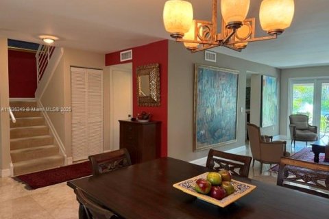 Touwnhouse à vendre à Miami, Floride: 3 chambres, 197.7 m2 № 1818385 - photo 7