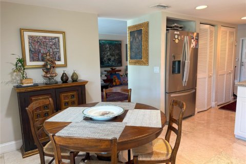Touwnhouse à vendre à Miami, Floride: 3 chambres, 197.7 m2 № 1818385 - photo 11