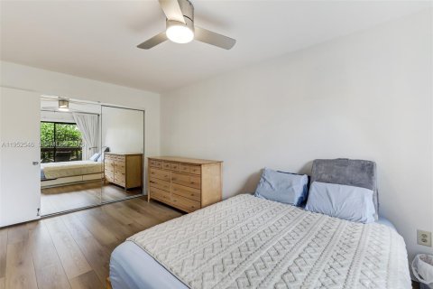 Condo in Miami, Florida, 3 bedrooms  № 2173528 - photo 15