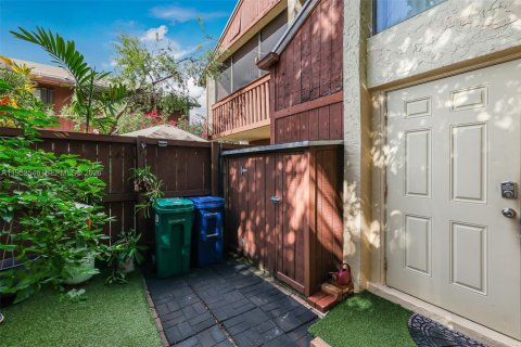 Condo in Miami, Florida, 3 bedrooms  № 2173528 - photo 2