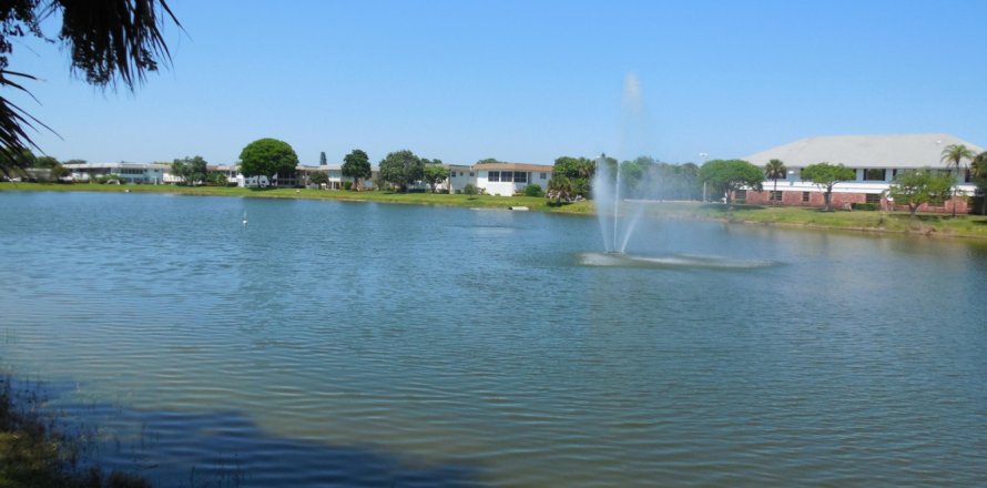 Condominio en West Palm Beach, Florida, 2 dormitorios  № 1009588
