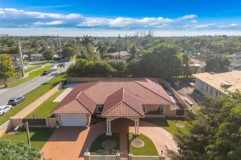 Villa ou maison à Miami, Floride 4 chambres, 283.72 m2 № 2088480