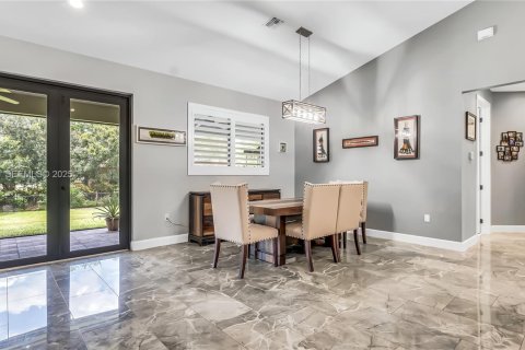 Casa en venta en Jupiter, Florida, 5 dormitorios, 256.97 m2 № 1992168 - foto 8