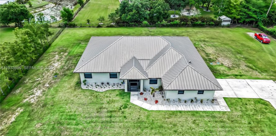 Casa en Jupiter, Florida 5 dormitorios, 256.97 m2 № 1992168