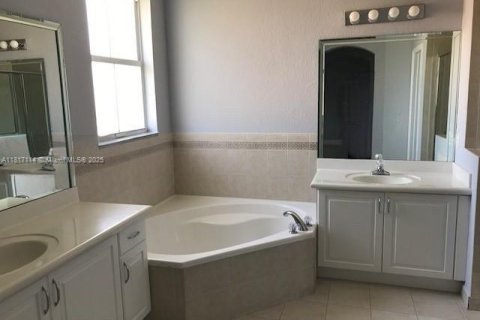 Touwnhouse à louer à Doral, Floride: 4 chambres, 196.77 m2 № 1897629 - photo 7