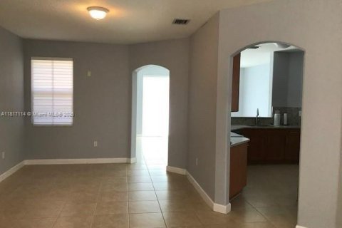 Touwnhouse à louer à Doral, Floride: 4 chambres, 196.77 m2 № 1897629 - photo 4