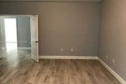 Touwnhouse à louer à Doral, Floride: 4 chambres, 196.77 m2 № 1897629 - photo 12