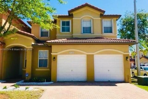 Touwnhouse à louer à Doral, Floride: 4 chambres, 196.77 m2 № 1897629 - photo 1