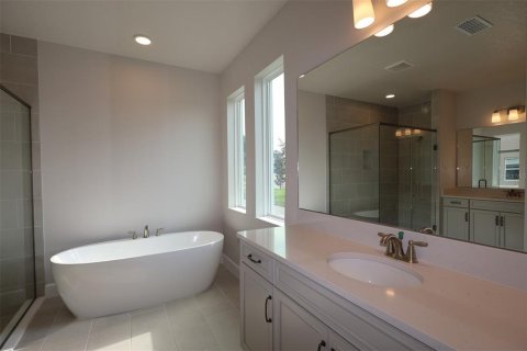 House in Apopka, Florida 4 bedrooms, 256.69 sq.m. № 2092733 - photo 5