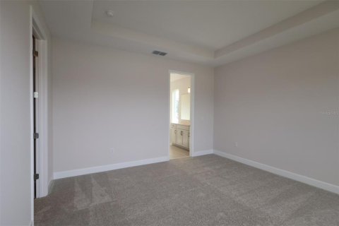 House in Apopka, Florida 4 bedrooms, 256.69 sq.m. № 2092733 - photo 7