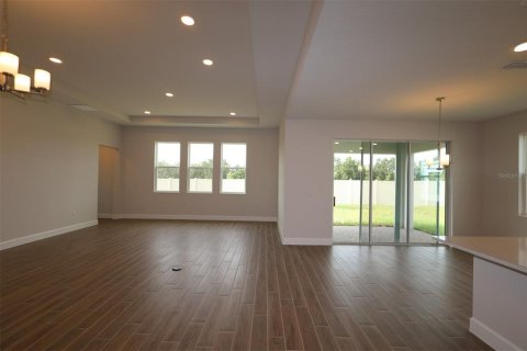 House in Apopka, Florida 4 bedrooms, 256.69 sq.m. № 2092733 - photo 10