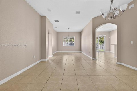 Villa ou maison à vendre à Cutler Bay, Floride: 3 chambres, 162.49 m2 № 2049360 - photo 16