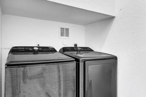 Adosado en venta en Sunrise, Florida, 4 dormitorios, 171.68 m2 № 1963527 - foto 5