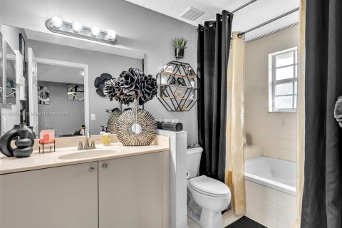 Adosado en venta en Sunrise, Florida, 4 dormitorios, 171.68 m2 № 1963527 - foto 29