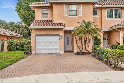 Adosado en venta en Sunrise, Florida, 4 dormitorios, 171.68 m2 № 1963527 - foto 1