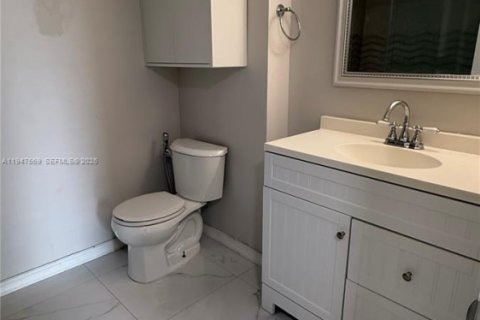 Снять в аренду квартиру в Хайалиа, Флорида 2 спальни, 99.41м2, № 2003801 - фото 14