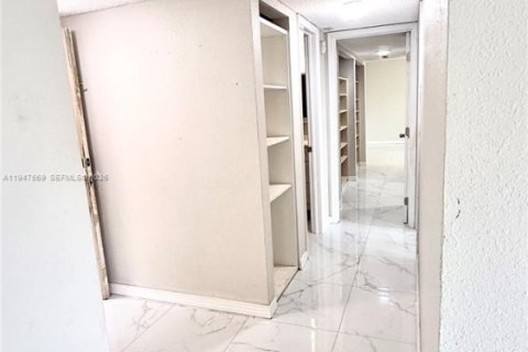 Снять в аренду квартиру в Хайалиа, Флорида 2 спальни, 99.41м2, № 2003801 - фото 25