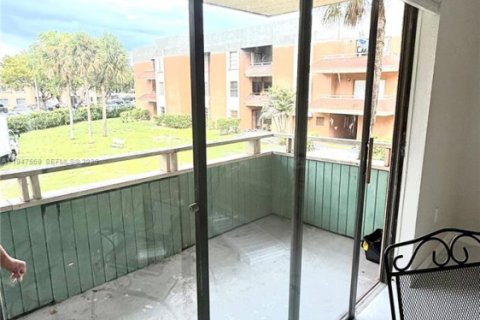 Снять в аренду квартиру в Хайалиа, Флорида 2 спальни, 99.41м2, № 2003801 - фото 7