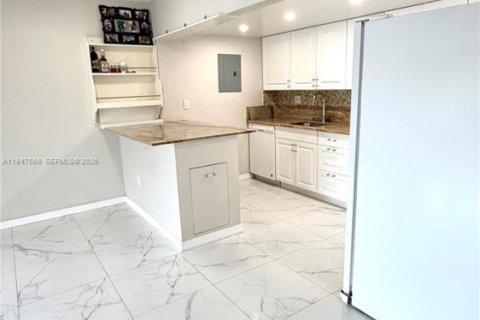 Снять в аренду квартиру в Хайалиа, Флорида 2 спальни, 99.41м2, № 2003801 - фото 4