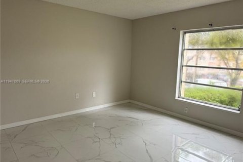 Снять в аренду квартиру в Хайалиа, Флорида 2 спальни, 99.41м2, № 2003801 - фото 29