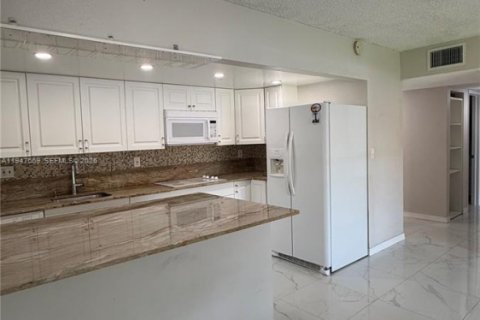 Снять в аренду квартиру в Хайалиа, Флорида 2 спальни, 99.41м2, № 2003801 - фото 16