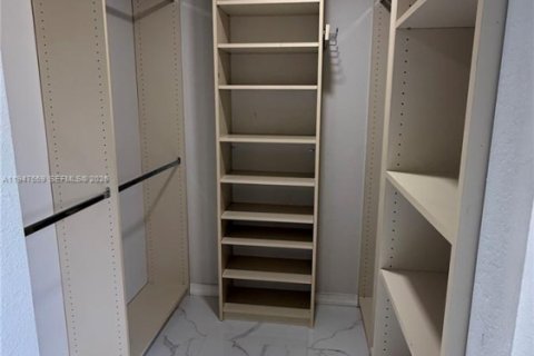 Снять в аренду квартиру в Хайалиа, Флорида 2 спальни, 99.41м2, № 2003801 - фото 11