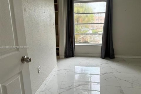 Снять в аренду квартиру в Хайалиа, Флорида 2 спальни, 99.41м2, № 2003801 - фото 12