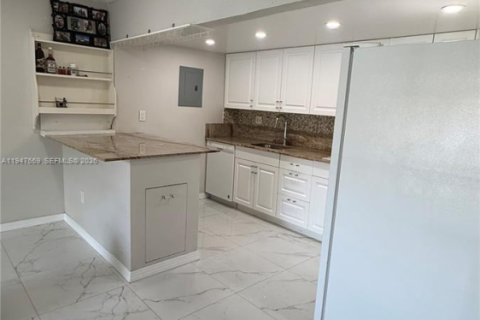 Снять в аренду квартиру в Хайалиа, Флорида 2 спальни, 99.41м2, № 2003801 - фото 17