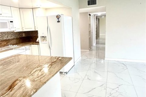 Снять в аренду квартиру в Хайалиа, Флорида 2 спальни, 99.41м2, № 2003801 - фото 5