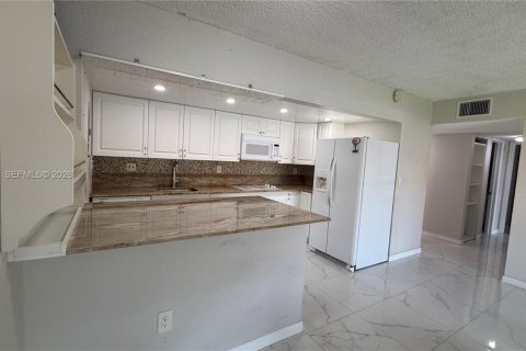 Снять в аренду квартиру в Хайалиа, Флорида 2 спальни, 99.41м2, № 2003801 - фото 9