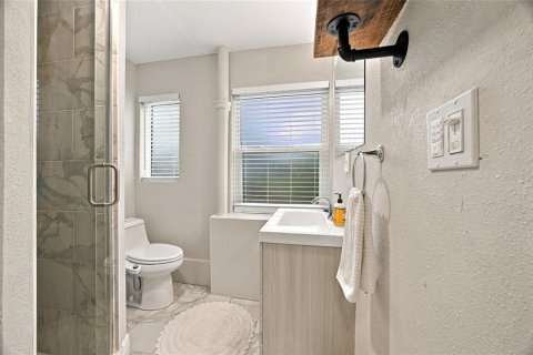 House in Saint Petersburg, Florida 3 bedrooms, 189.52 sq.m. № 2410318 - photo 22