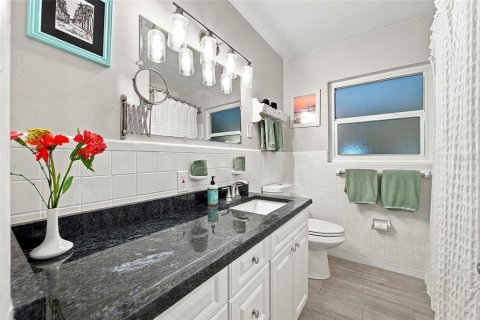 House in Saint Petersburg, Florida 3 bedrooms, 189.52 sq.m. № 2410318 - photo 29