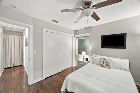 House in Saint Petersburg, Florida 3 bedrooms, 189.52 sq.m. № 2410318 - photo 28