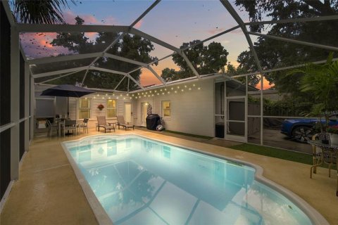 House in Saint Petersburg, Florida 3 bedrooms, 189.52 sq.m. № 2410318 - photo 6