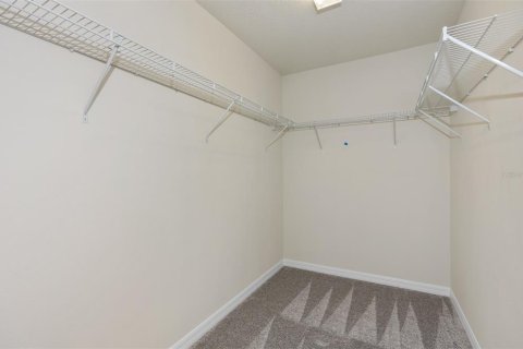 Townhouse in Clermont, Florida 4 bedrooms, 171.59 sq.m. № 2219238 - photo 23