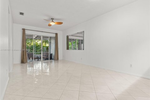 Casa en venta en Tamarac, Florida, 2 dormitorios, 146.79 m2 № 1957318 - foto 5