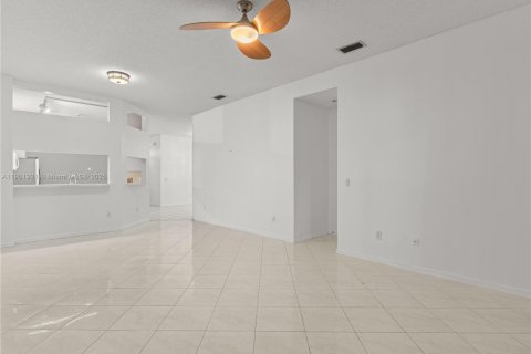 Casa en venta en Tamarac, Florida, 2 dormitorios, 146.79 m2 № 1957318 - foto 15