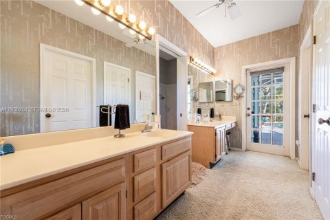 Купить виллу или дом в Клуистон, Флорида 10 комнат, 343.65м2, № 2007770 - фото 20