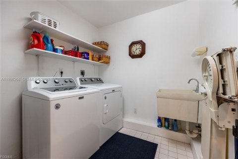 Купить виллу или дом в Клуистон, Флорида 10 комнат, 343.65м2, № 2007770 - фото 30