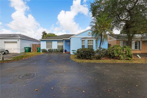 House in Miami, Florida 3 bedrooms, 127.18 sq.m. № 2046867