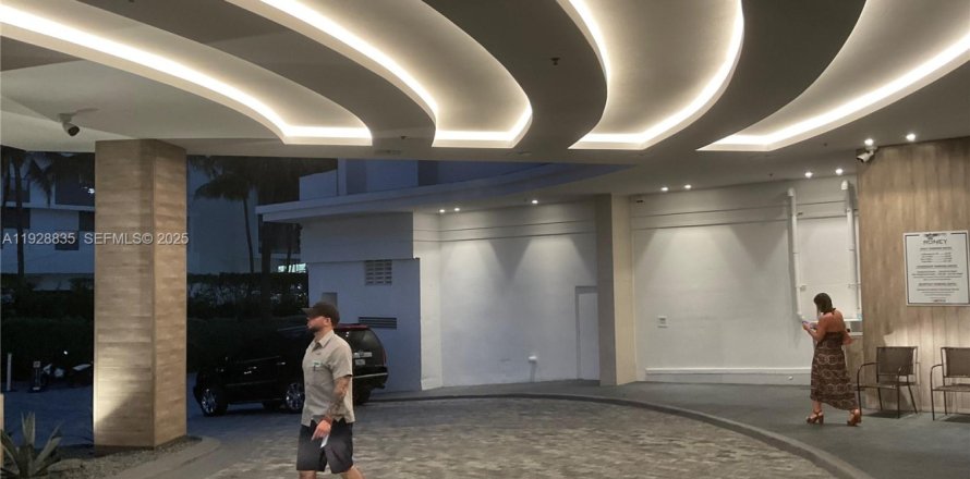 Кондоминиум с 1 спальней в Майами-Бич, Флорида № 1987239