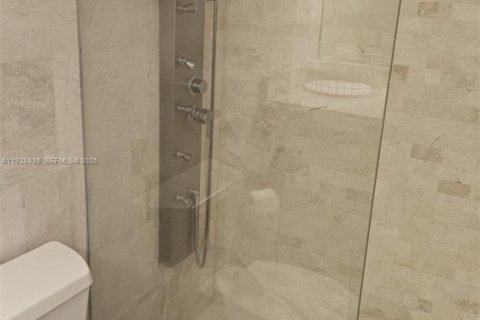 Снять в аренду кондоминиум в Майами-Бич, Флорида 1 спальня, 81.75м2, № 1987239 - фото 20
