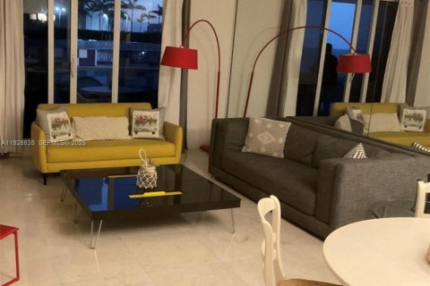 Снять в аренду кондоминиум в Майами-Бич, Флорида 1 спальня, 81.75м2, № 1987239 - фото 15