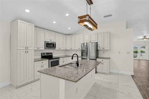 Villa ou maison à vendre à Mount Dora, Floride: 4 chambres, 171.31 m2 № 2408145 - photo 9