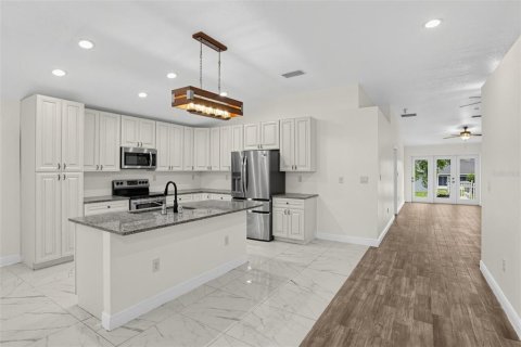 Villa ou maison à vendre à Mount Dora, Floride: 4 chambres, 171.31 m2 № 2408145 - photo 11