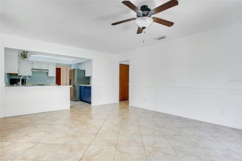 House in Oviedo, Florida 3 bedrooms, 172.71 sq.m. № 1871021 - photo 12