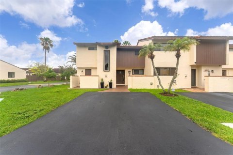 Townhouse in Miami, Florida 3 bedrooms, 157.56 sq.m. № 2210148