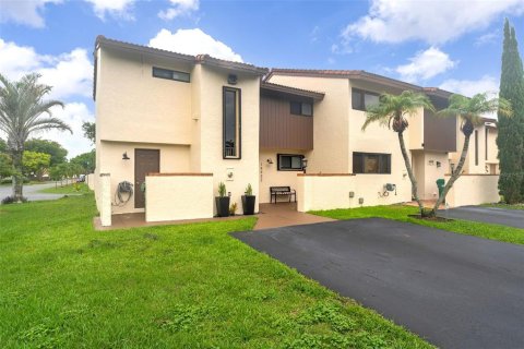 Купить таунхаус в Майами, Флорида 3 комнаты, 157.56м2, № 2210148 - фото 2